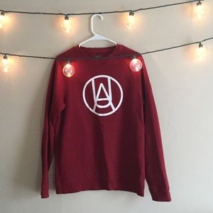 retro looking under armor crew sweatshirt