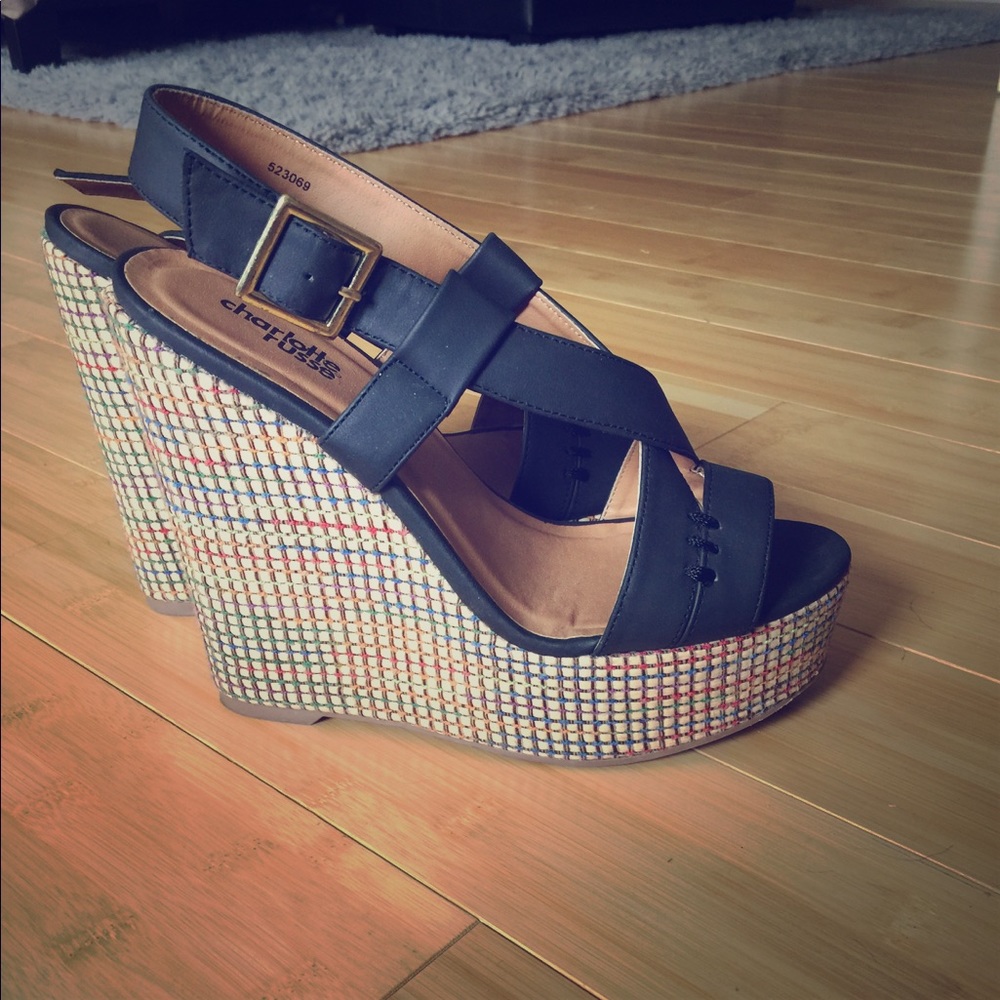 CHARLOTTE RUSSE BLACK WEDGES
