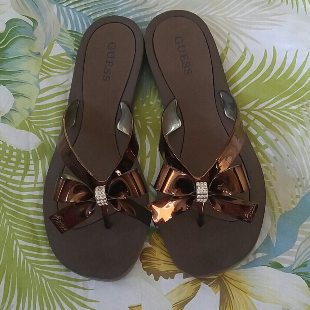 Guess flip flops sandals