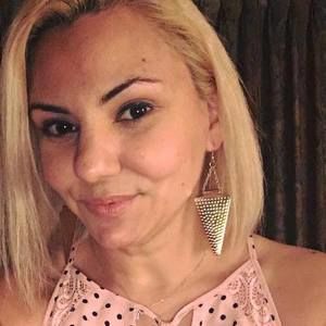 Meet your Posher, Lorie