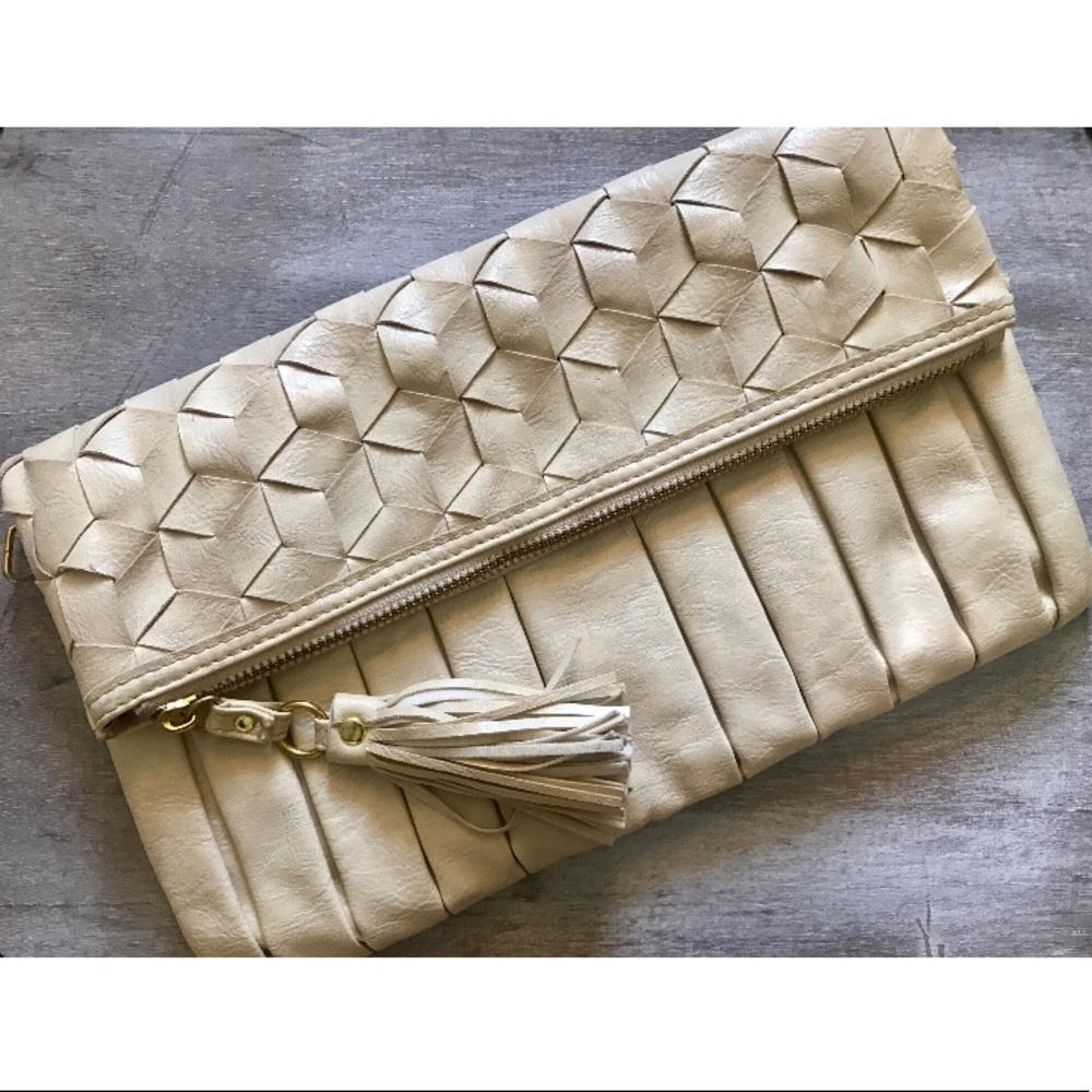 Cream || Clutch