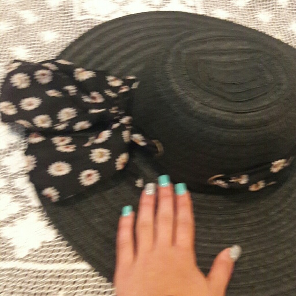 Sunhat - Picture 2 of 2