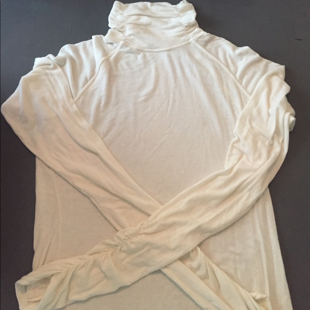 Athleta turtle neck in ivory