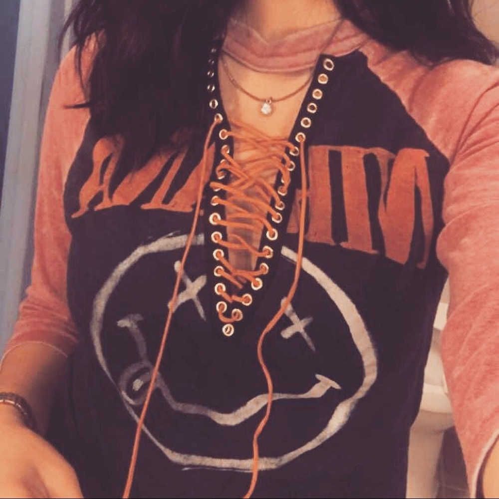 Nirvana lace up