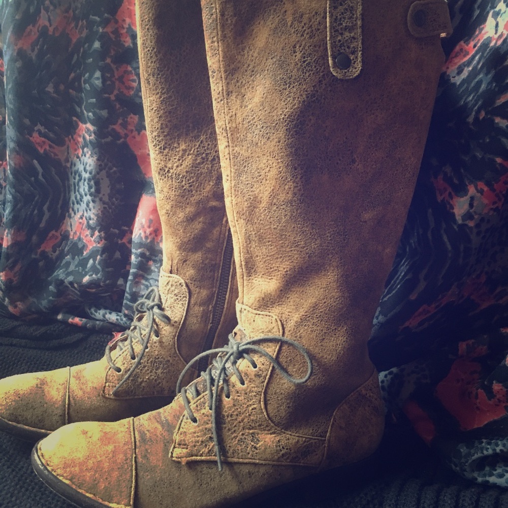 Distressed Born Crown Boots