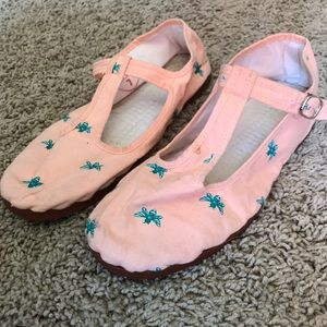 Pink and blue bee flats!