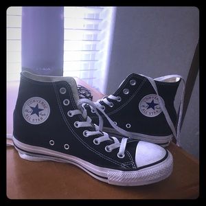 Men's size 7. Black Converse