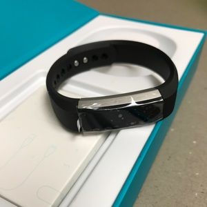 Brand New FitBit Alta in Box * Never Worn*