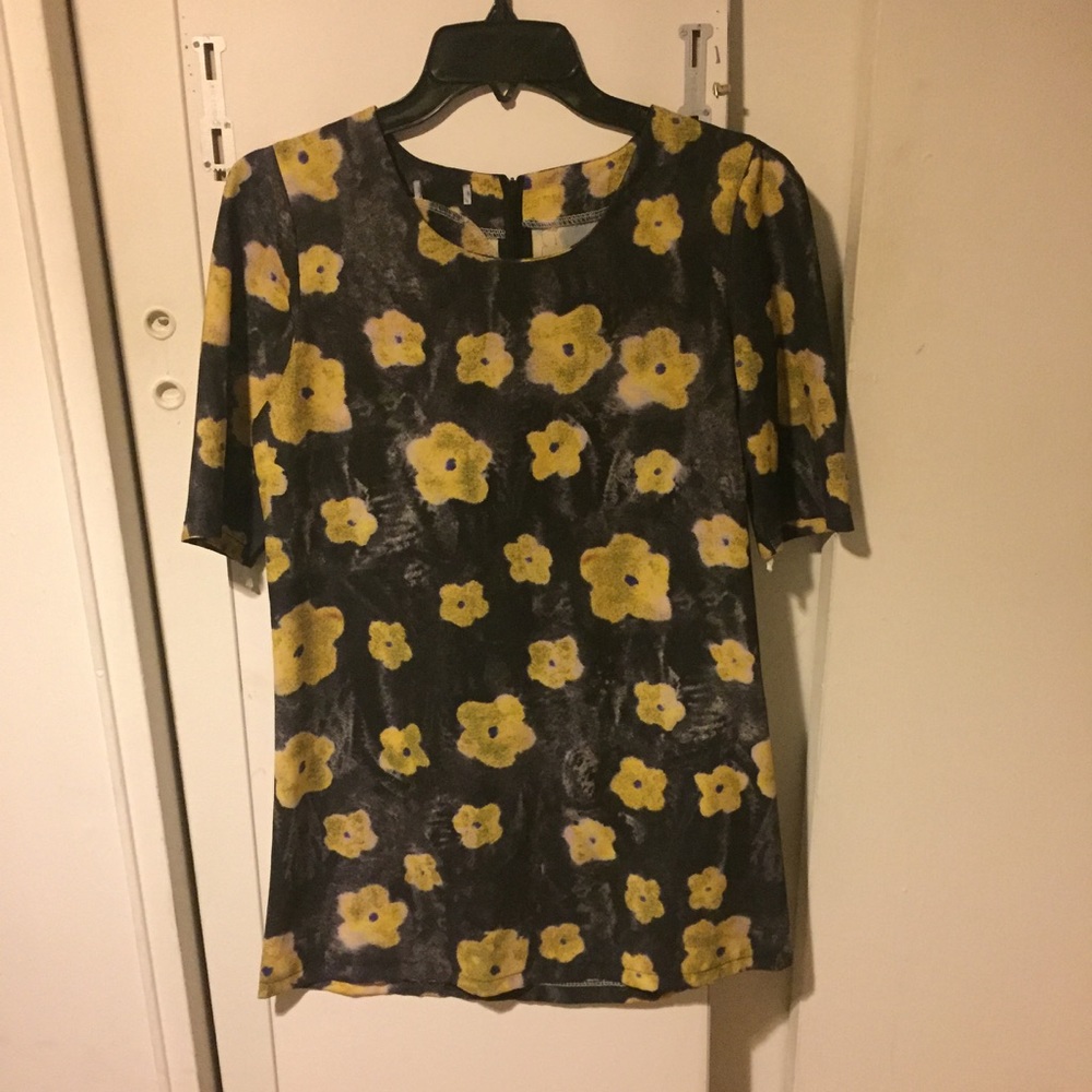 Adorable floral shift dress