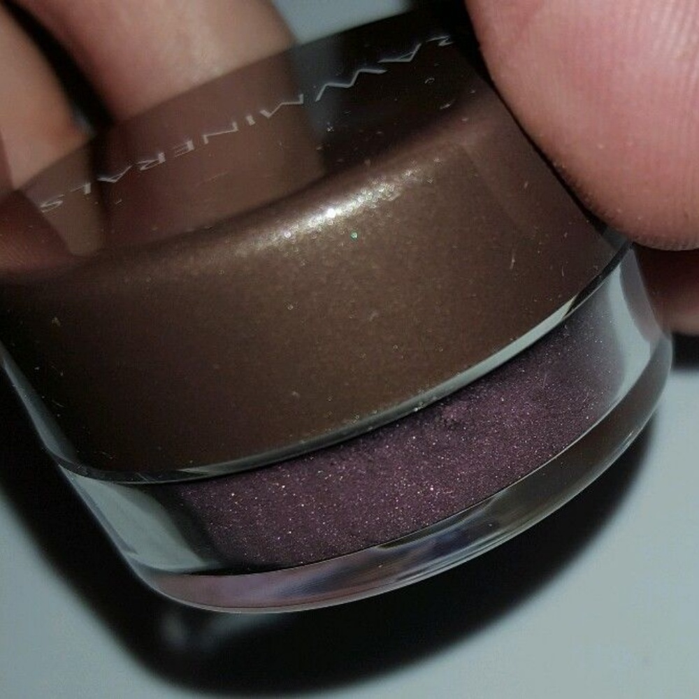 RAW MINERALS Purple Mineral Eye Shadow LAVENDER