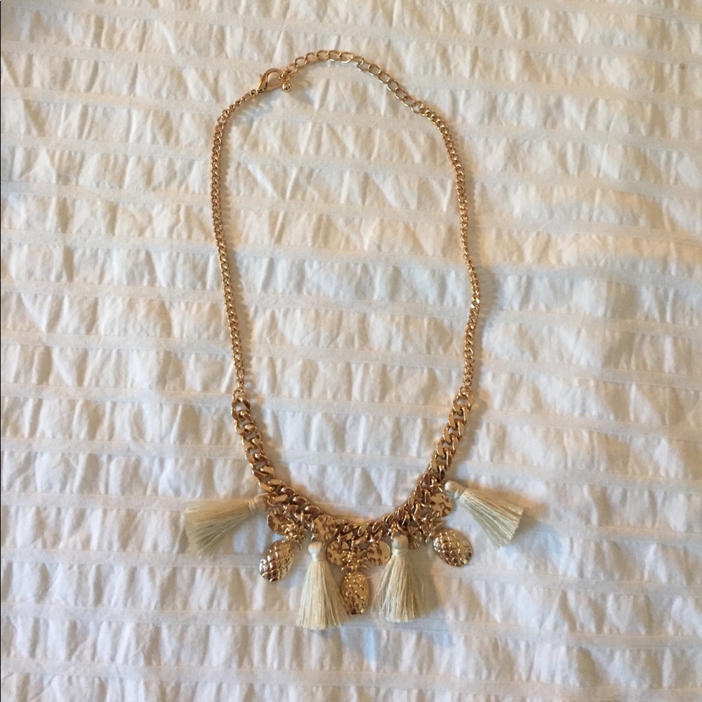 NWOT Gold pineapple 🍍 cream tassel necklace