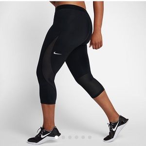 NWOT PLUS SIZE 2X MESH NIKE CAPRIS