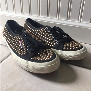 Studded Supergas