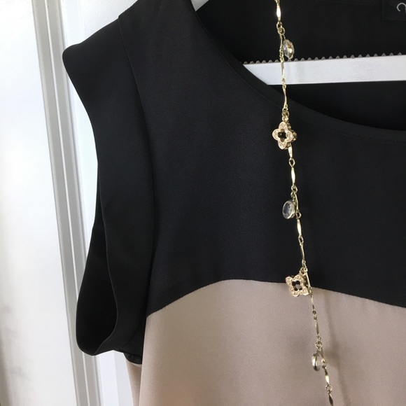 🆕 Black and Taupe Top - Picture 4 of 8