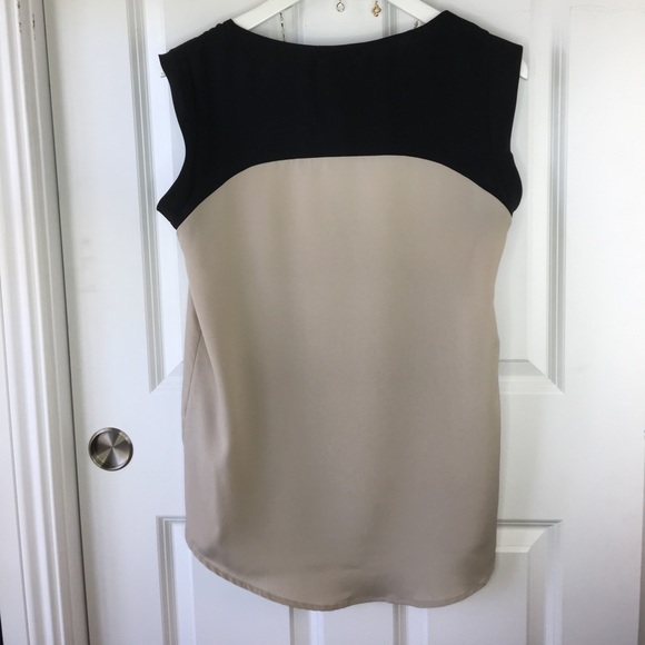 🆕 Black and Taupe Top - Picture 6 of 8