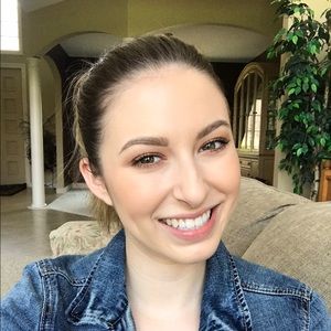 Meet your Posher, Alexandrea