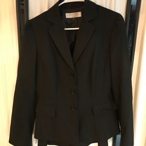 Tahari Blazer + Short Pencil Skirt Suit , Size 6