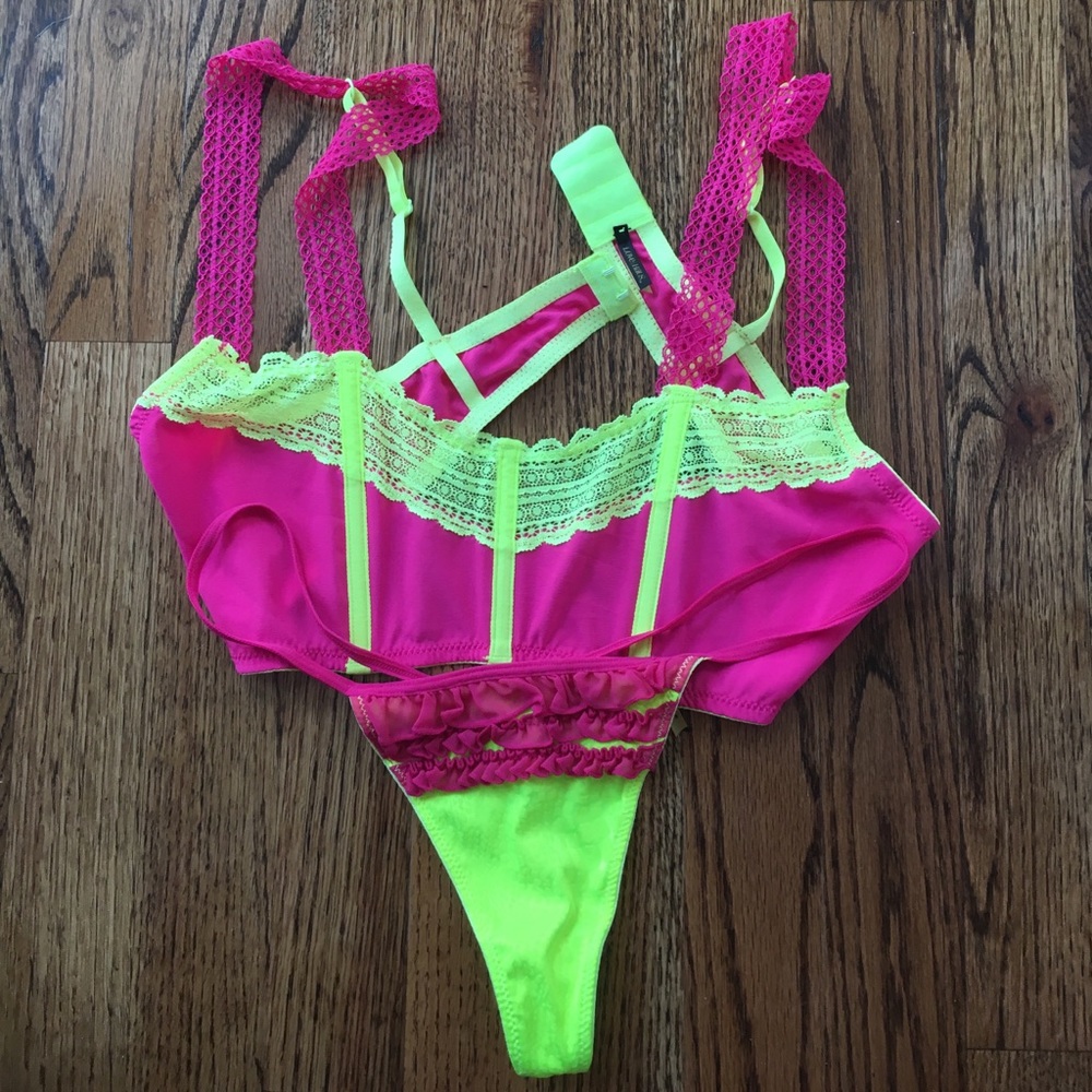 NWOT - Beach Bunny Intimate Set