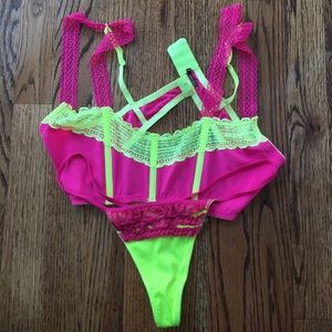 NWOT - Beach Bunny Intimate Set