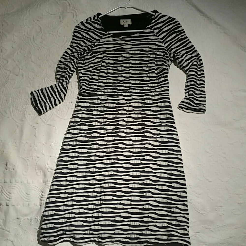 ECI fitted black and white 3/4 sleeves
