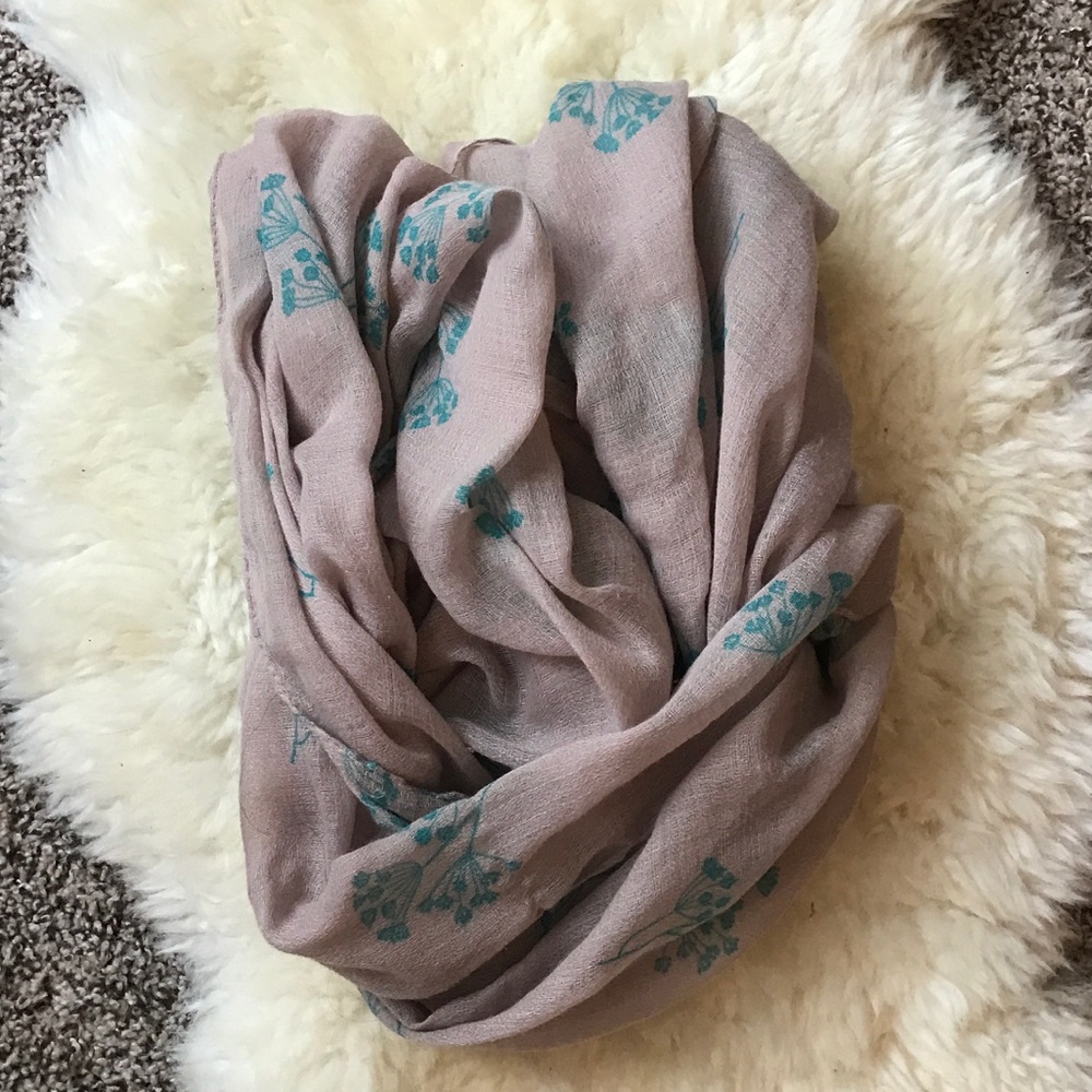 Scarf - Picture 2 of 4