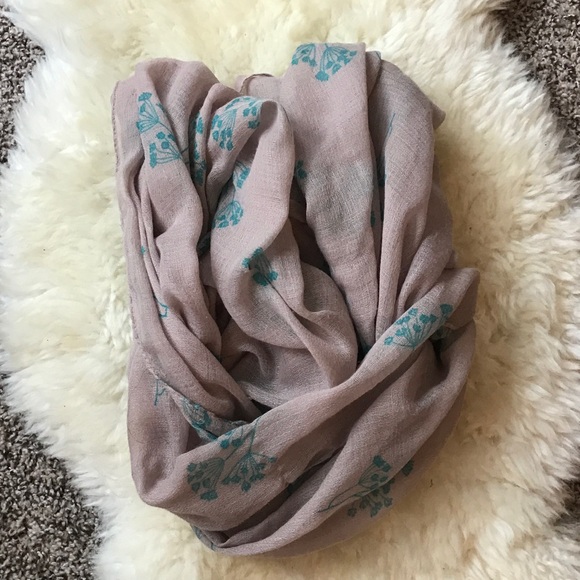 Scarf - Picture 2 of 4