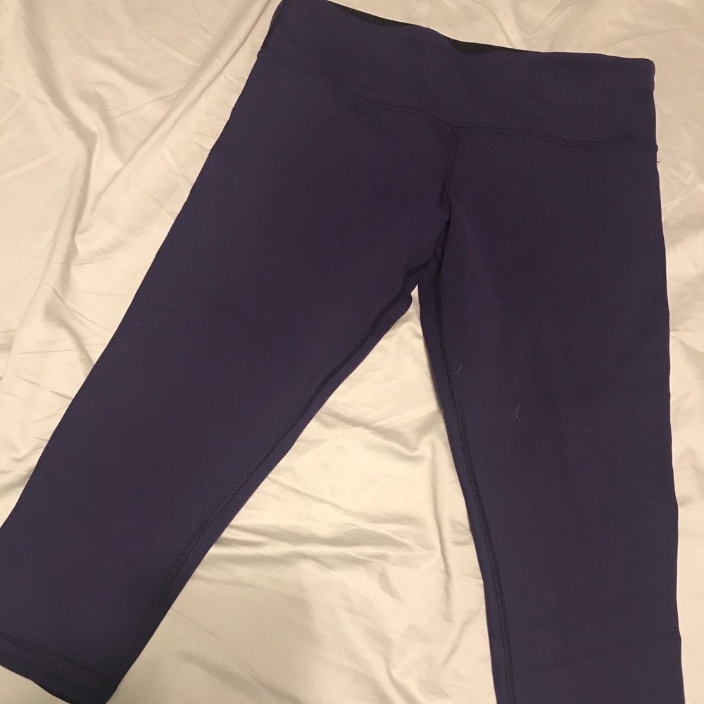 **USED** Lululemon reversible black/purple capris