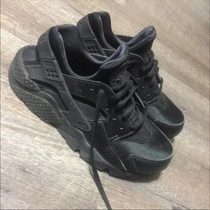 Nike Huaraches shoes