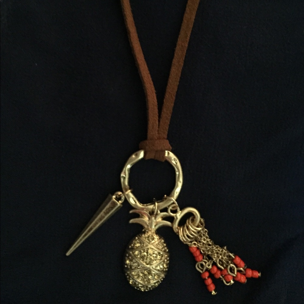 🆓 w/ shoe purchase NWOT pineapple 🍍 necklace