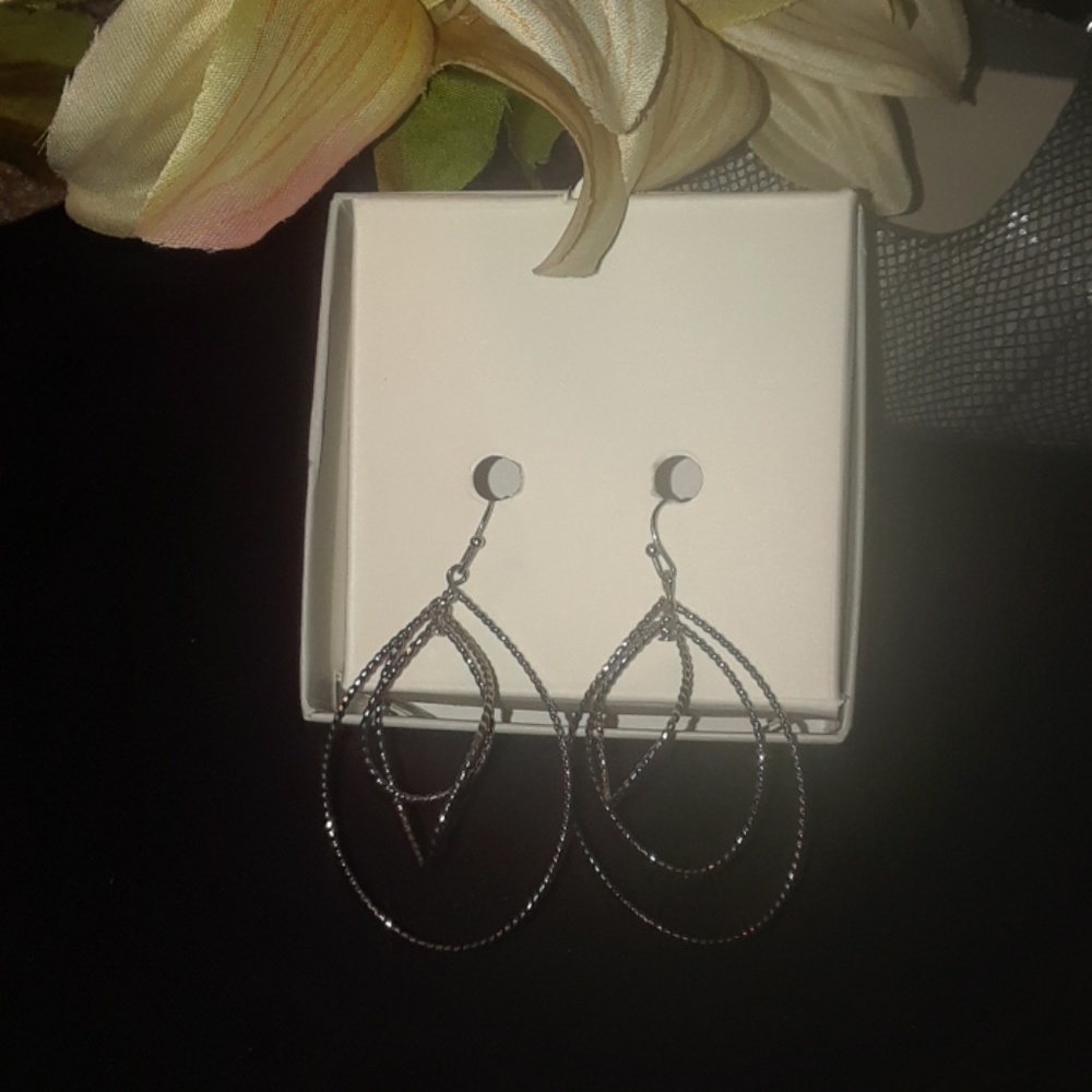 EARRINGS🌻🌻 - Picture 2 of 3