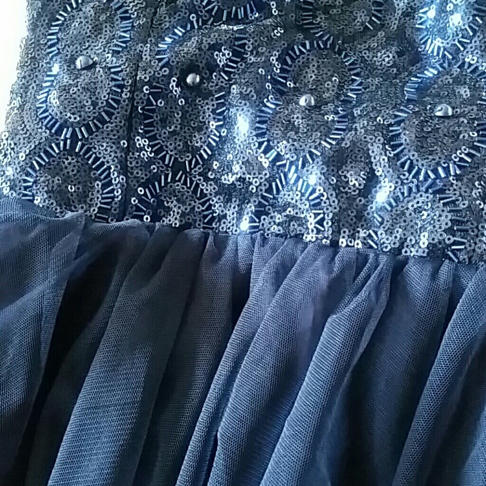 Dress - Picture 3 of 8