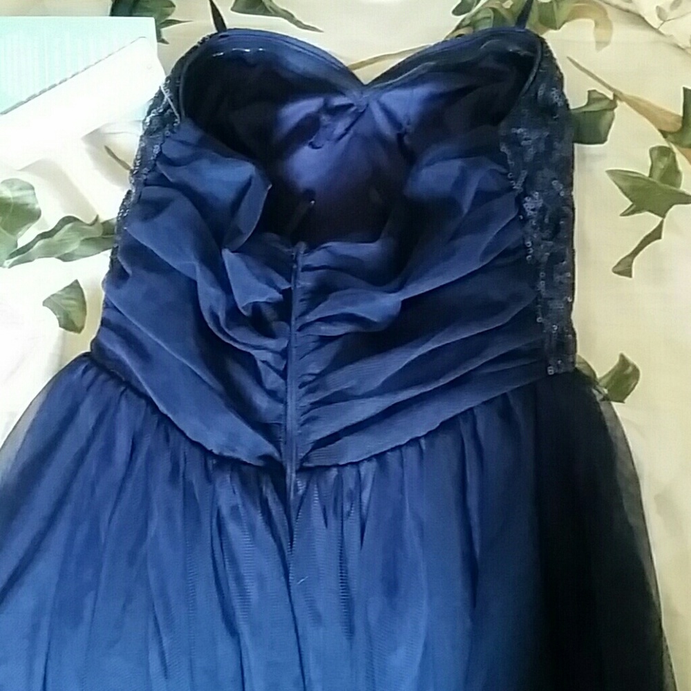 Dress - Picture 4 of 8