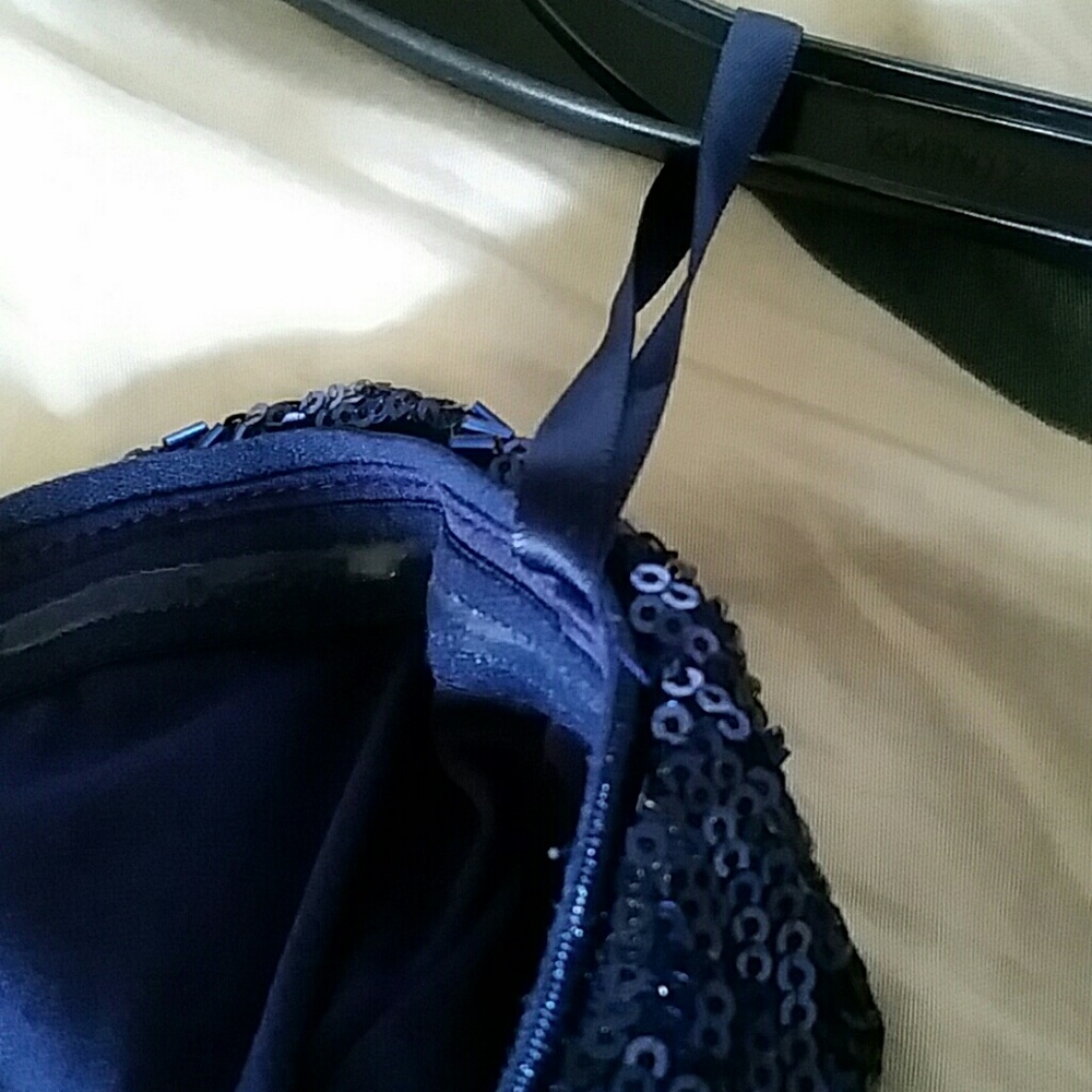 Dress - Picture 7 of 8
