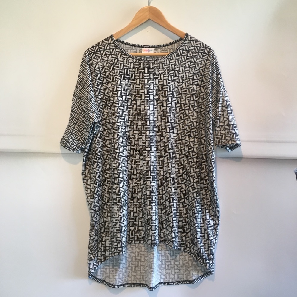 LuLaRoe black and white "Irma" tee
