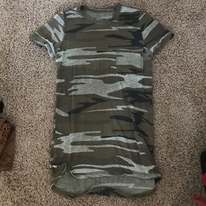 Never worn camp pocket T, XS NWOT