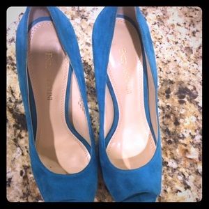 Beautiful size 8 turquoise shoes
