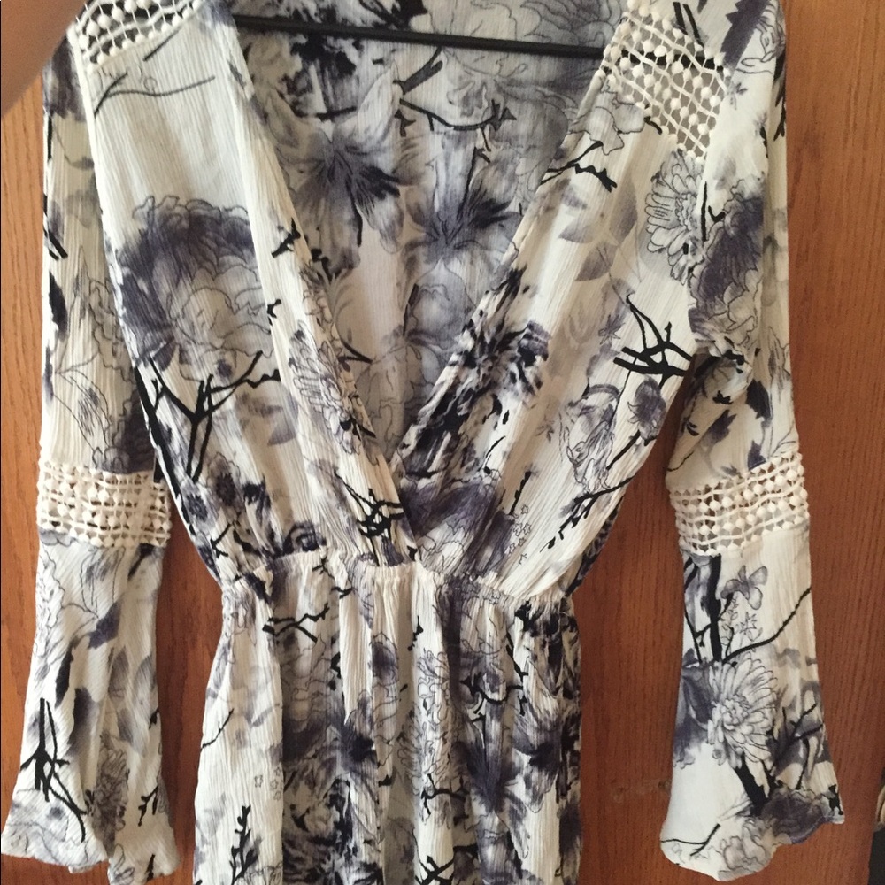 Floral flowy romper!