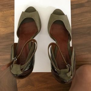Schultz size 8 1/2 NWOB silver/green stiletto heel
