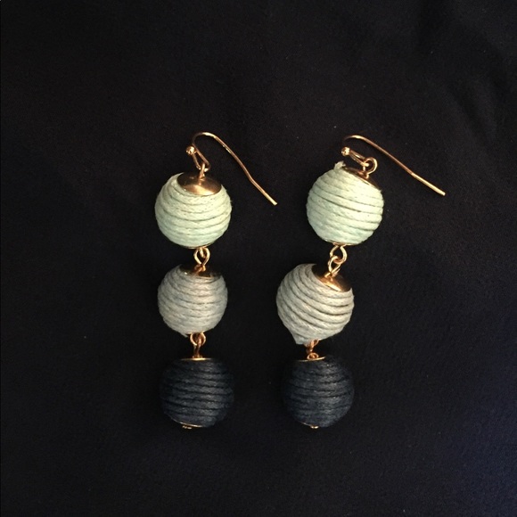 🆓 FREE W/ SHOE PURCHASE NWOT blue & gold earrings - Picture 1 of 2