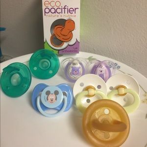 🎉SOLD🎉8 baby pacifiers