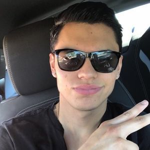 Meet your Posher, Cesar