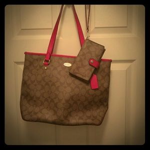 Coach purse and wristlet