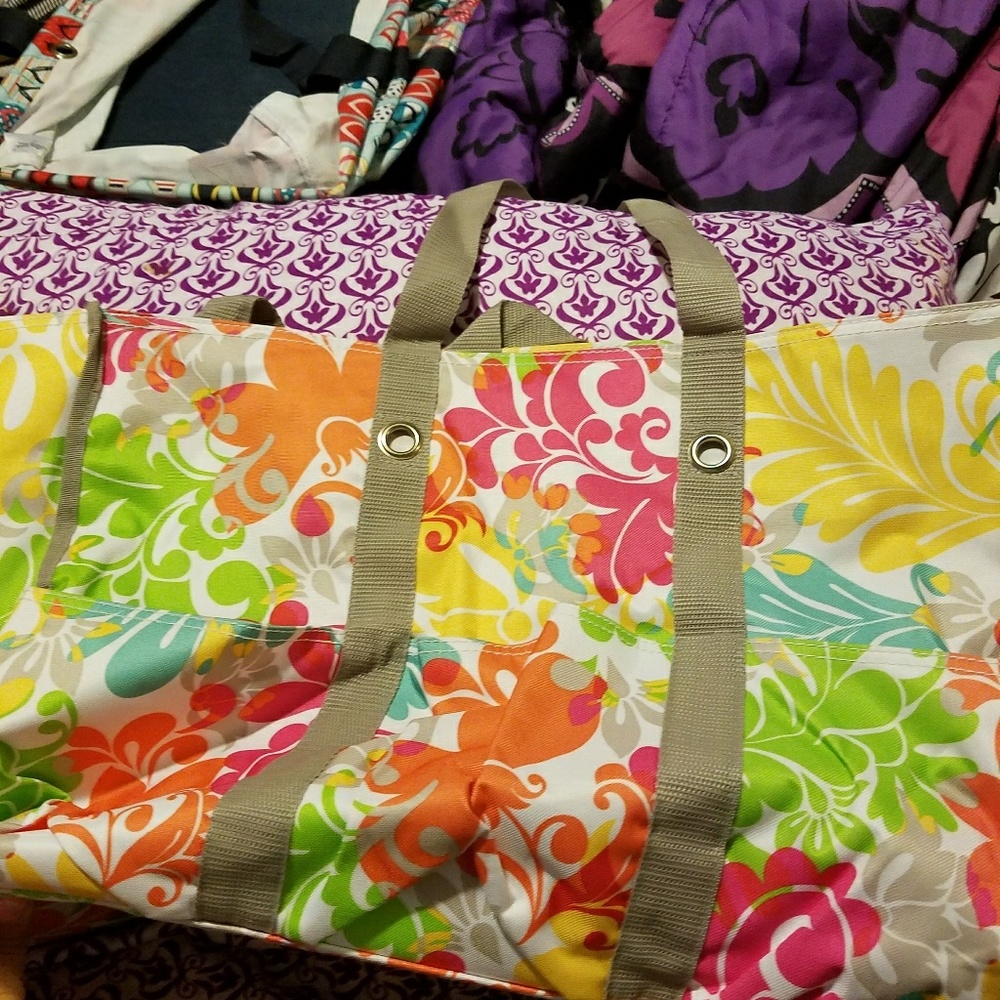 Super carry all tote from Thirty one