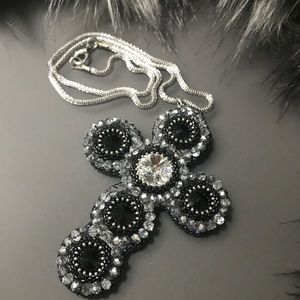 NWOT Swarvorski Crystal Pendant & Chain.