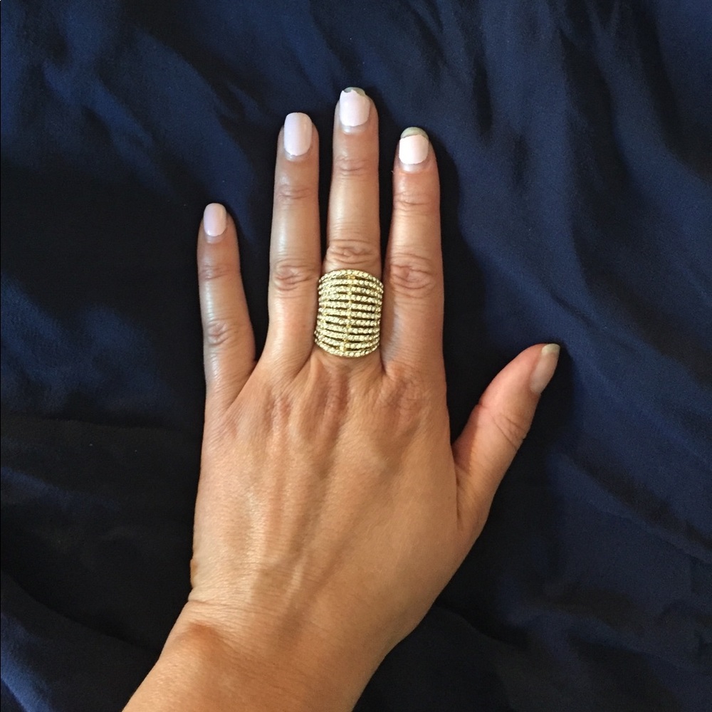 NWOT Gold ring with Rhinestones 💎