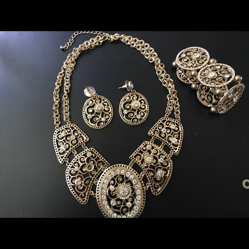 Necklace set with bracelet and earrings