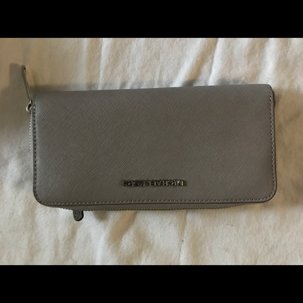 Gray Michael Kors jet set Continental  wallet