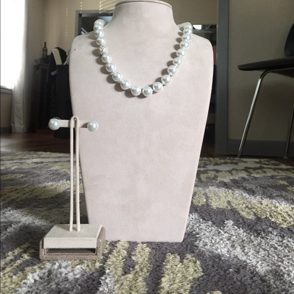 Pearl necklace and stud earrings