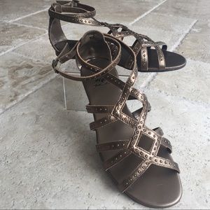 Yellow Box Sundial Sandle