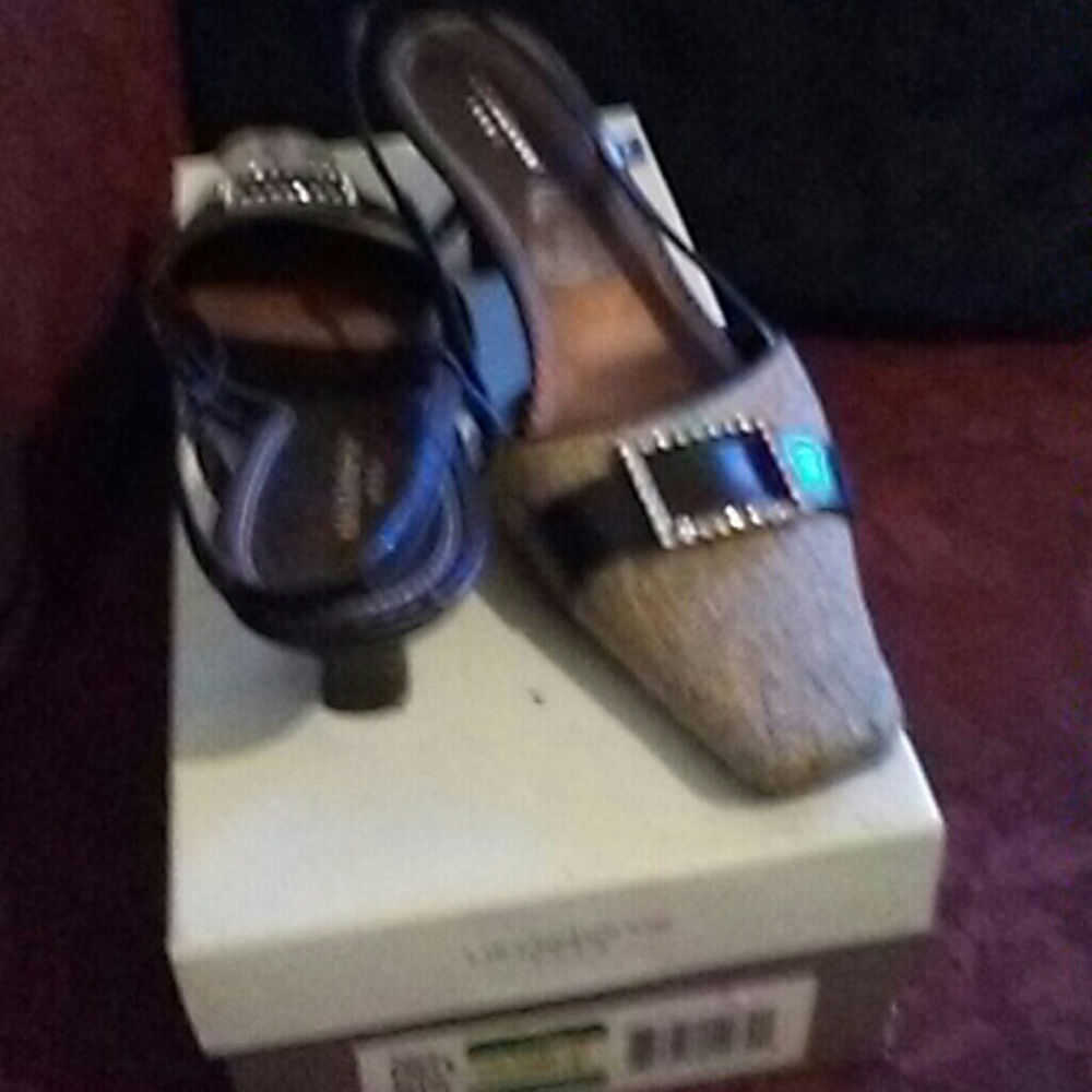 Shoes - Picture 2 of 4